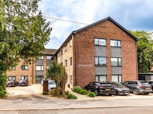 Brookfield Road, Wooburn Green HP10 1 bed flat to rent £2,000 pcm £462 pw