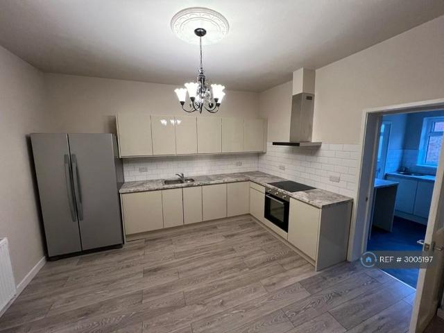 Brookfield Street, Newton Le Willows. 3 bed terraced house to rent £1,050 pcm £242 pw