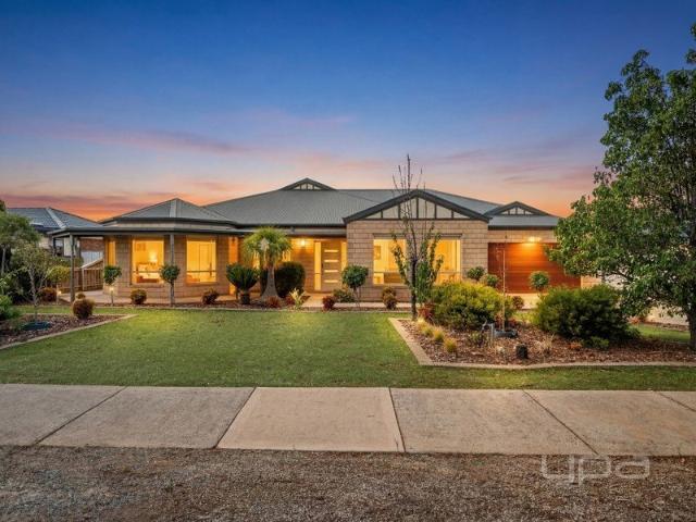 BROOKFIELD'S BEST ON OVER 1,700 M2!