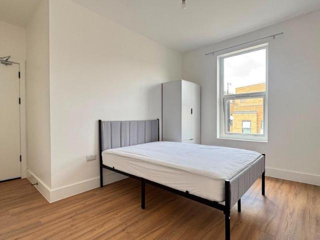 Brookhill Road, London 1 bed in a house share to rent £850 pcm £196 pw