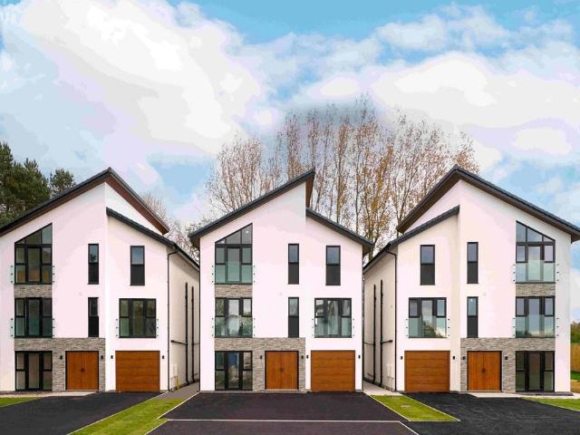 Brookhouse Drive, Marklands, Lostock. 5 bed detached house to rent £3,000 pcm £692 pw