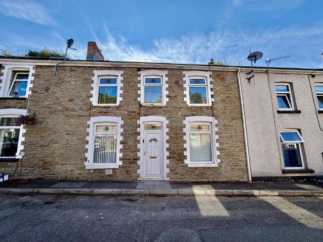 Brooklyn Terrace, Llanhilleth, NP13 3 bed terraced house to rent £800 pcm £185 pw