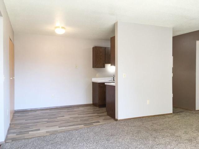 Brooklyn Heights 2 Bedroom Apartment for Rent at 411 8th St Sw, Minot, ND 58701