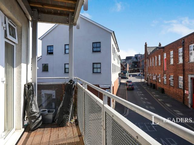 Brookland House, Dallaway Gardens, East Grinstead RH19, 1 bed flat to rent, £1,000 pcm | PrimeLocation