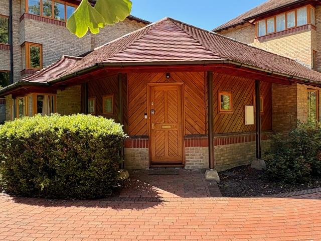 Brooklands Court, Brooklands Avenue, Cambridge, Cambridgeshire CB2, 2 bed flat to rent, £2,300 pcm | PrimeLocation