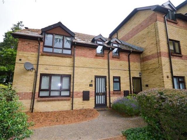 Brooklands Court, Hatfield Road, St. 2 bed maisonette to rent £1,800 pcm £415 pw