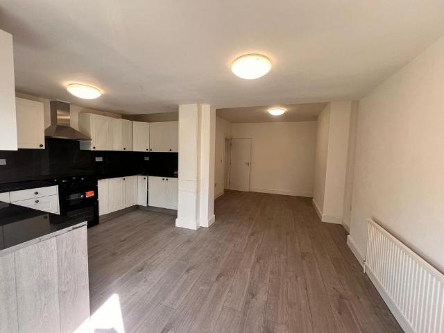 Brooklands Gardens, Hornchurch RM11 5 bed terraced house to rent £2,999 pcm £692 pw