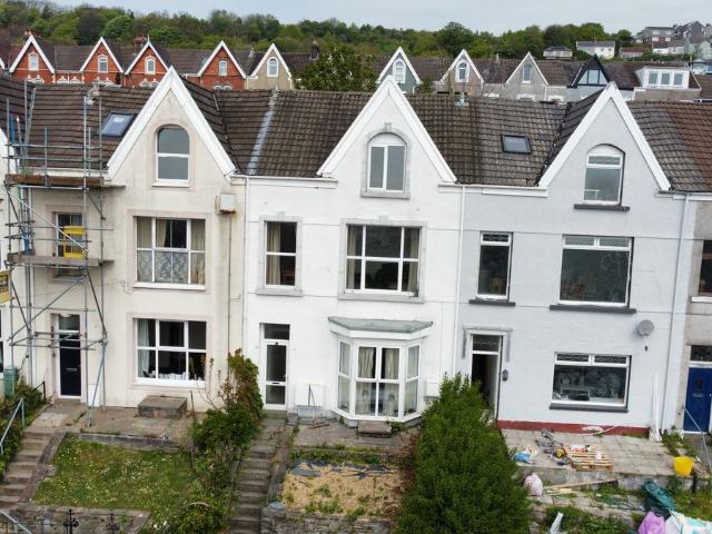 Brooklands Terrace, Swansea SA1, 3 bed flat to rent, £1,000 pcm | PrimeLocation