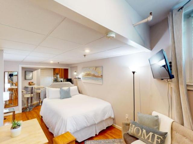 Brookline MA 02446 98273206