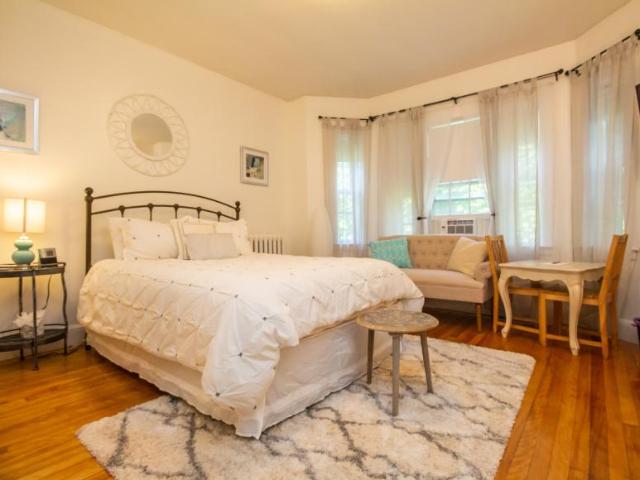 Brookline MA 02446 98273233