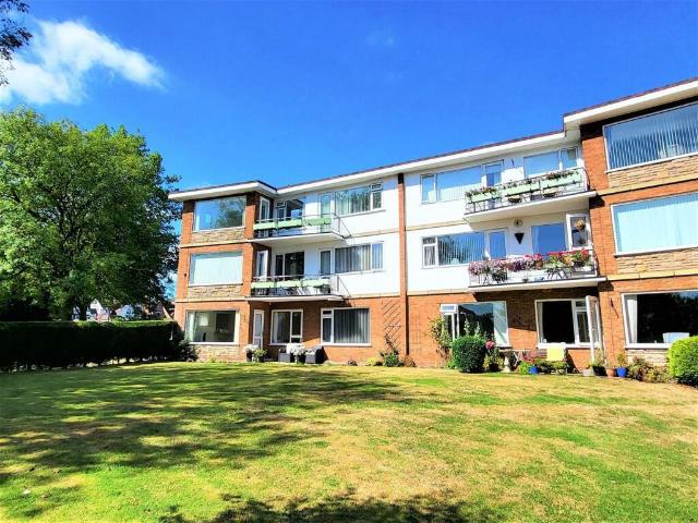 Brooks Road, Sutton Coldfield B72 2 bed apartment to rent £1,250 pcm £288 pw
