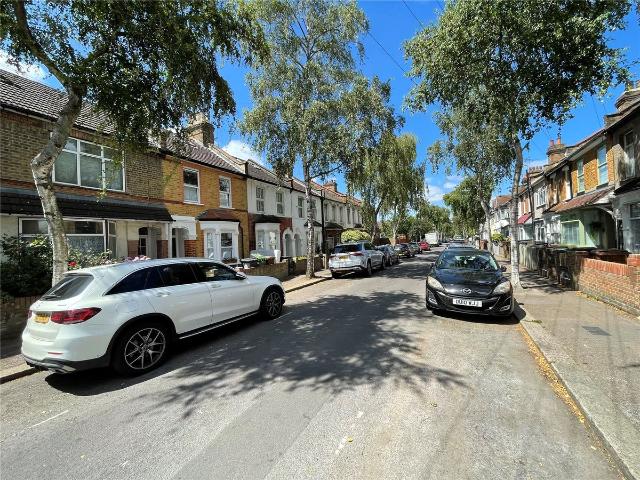 Brookscroft Road, Walthamstow E17, 4 bed flat to rent, £2,300 pcm | PrimeLocation