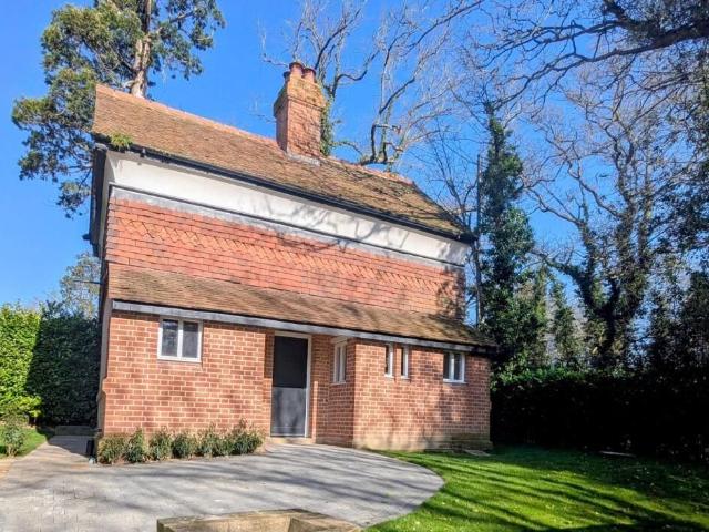 Brookshill, Harrow Weald HA3, 2 bed cottage to rent, £2,200 pcm | PrimeLocation
