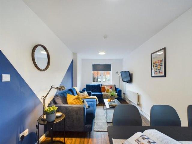 Brookside 3 bed house share to rent £1,344 pcm £310 pw