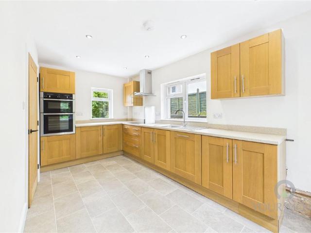 Brookside, Peterborough PE8 3 bed semi detached house to rent £1,500 pcm £346 pw