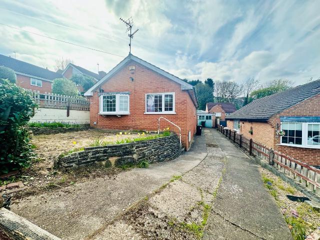 Brookwood Crescent, Nottingham NG4, 3 bed bungalow to rent, £1,300 pcm | PrimeLocation