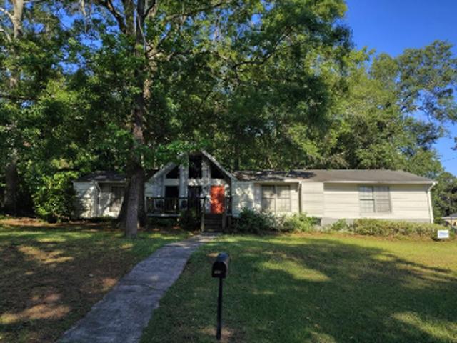 Brookwood Dr