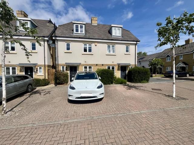 Brookwood Farm Drive, Woking GU21, 4 bed terraced house to rent, £2,775 pcm | PrimeLocation