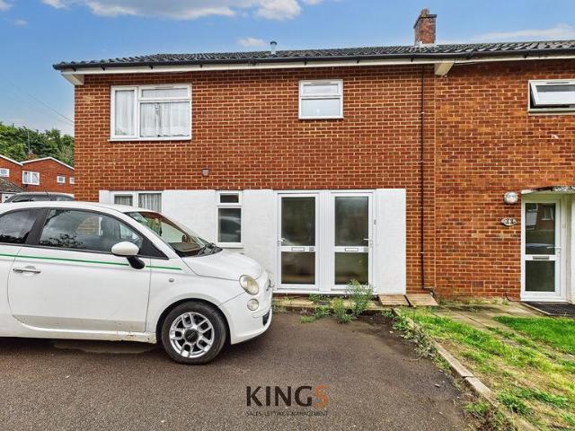 Broom Close, Hatfield, AL10 2 bed apartment to rent £1,400 pcm £323 pw