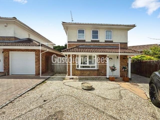 Broom Field, Lightwater GU18, 4 bed property to rent, £2,250 pcm | PrimeLocation