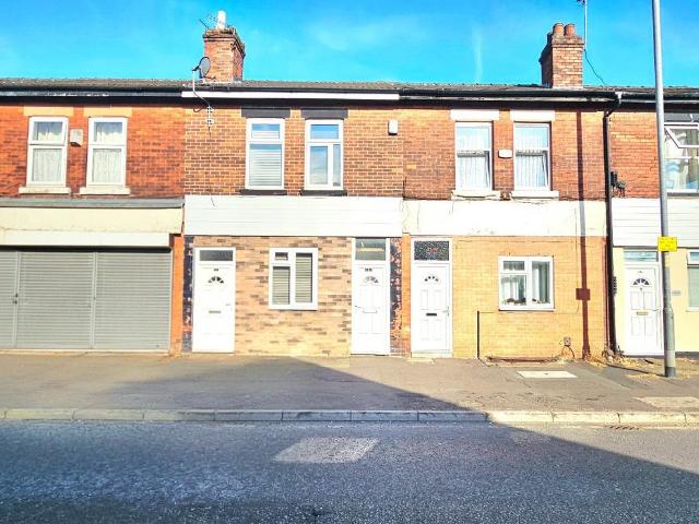 Broom Lane, Levenshulme, Manchester, M19 2 bed flat to rent £900 pcm £208 pw