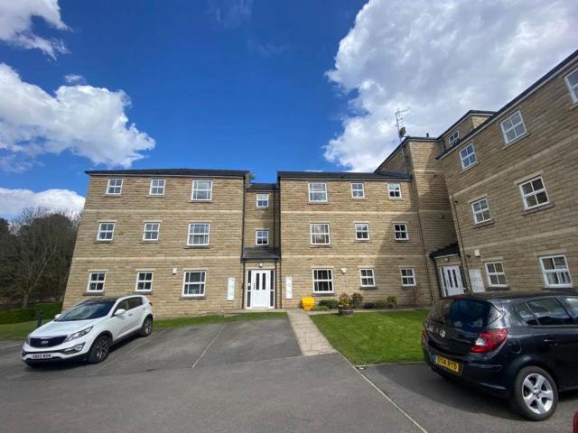 Broom Mills Road, Leeds LS28 2 bed flat to rent £875 pcm £202 pw