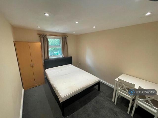 Broomcroft Avenue, Northolt UB5 1 bed in a house share to rent £780 pcm £180 pw