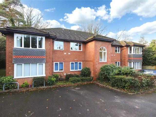 Broome Court, Bracknell, Berkshire, RG12 2 bed apartment to rent £1,350 pcm £312 pw