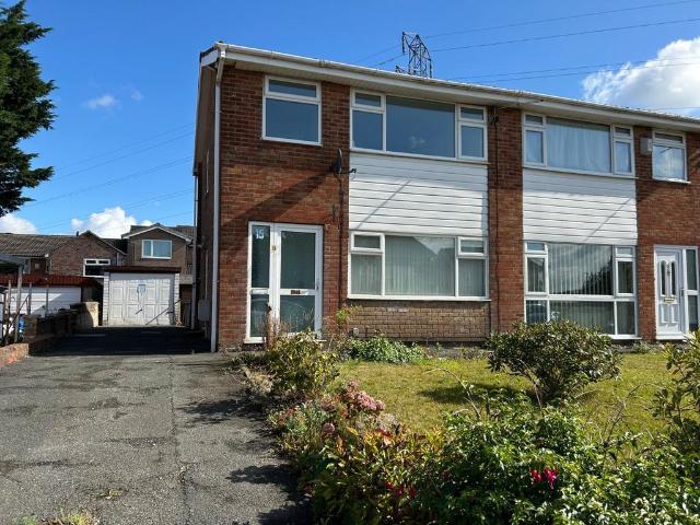 Broome Avenue, Bradford, West. 3 bed semi detached house to rent £1,050 pcm £242 pw