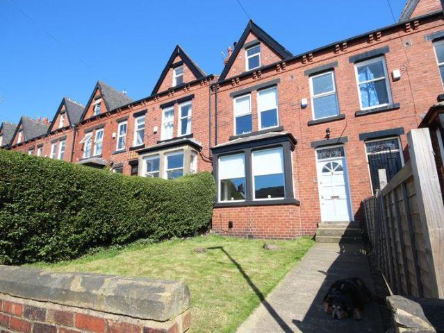 Broomfield Crescent, Headingley. 5 bed terraced house to rent £2,423 pcm £559 pw