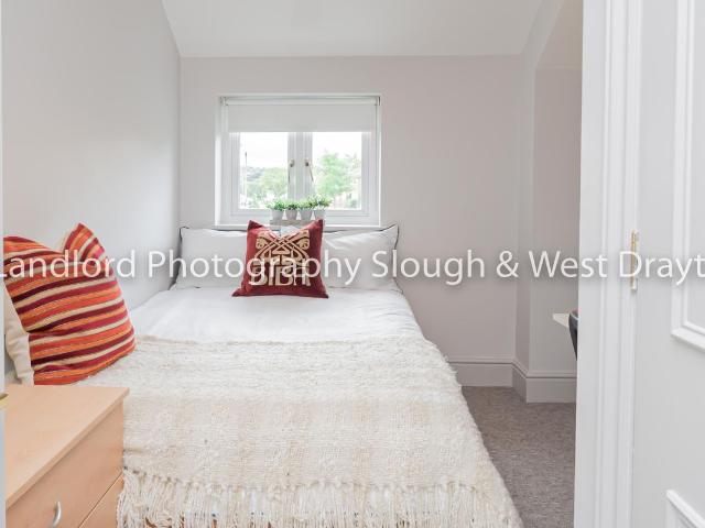 Broomfield, Guildford GU2, 1 bed semi detached house to rent, £867 pcm | PrimeLocation