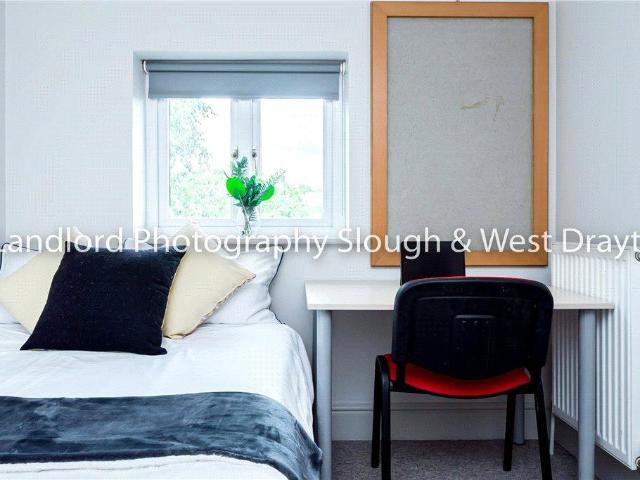 Broomfield, Guildford, Surrey, GU2 1 bed in a house share to rent £866 pcm £200 pw