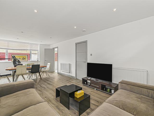 Broomfield, London, WC1X