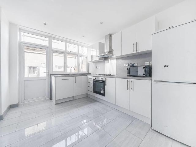 Broomfield, London, E17