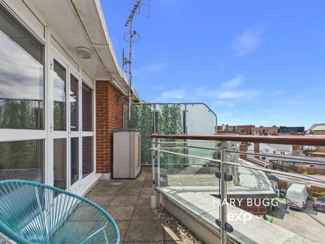 Broomfield Road, Chelmsford CM1, 1 bed flat to rent, £1,250 pcm | PrimeLocation