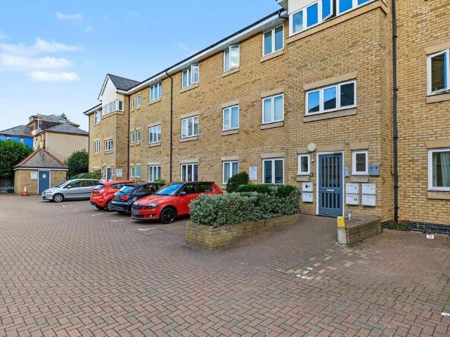 Broomfield Road, Chelmsford CM1 2 bed flat to rent £1,400 pcm £323 pw