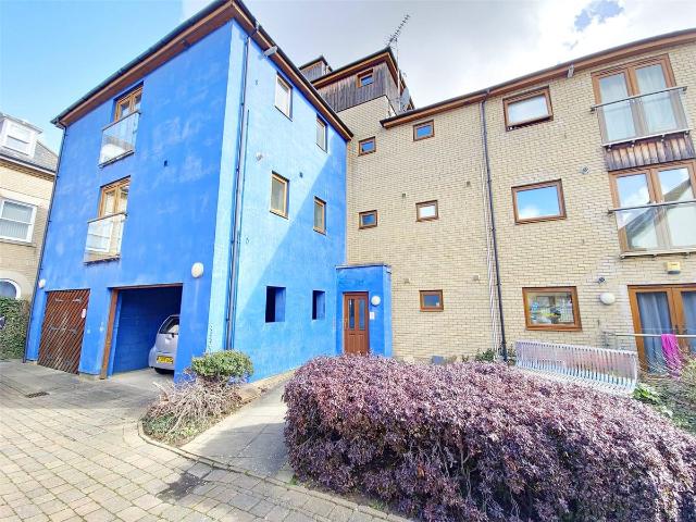 Broomfield Road, Chelmsford, Essex CM1, 1 bed flat to rent, £1,295 pcm | PrimeLocation