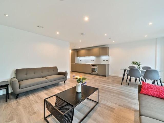 Broomfield Street, London E14, 3 bed flat to rent, £2,649 pcm | PrimeLocation