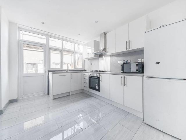 Broomfield, Walthamstow, London E17, 6 bed flat to rent, £4,200 pcm | PrimeLocation