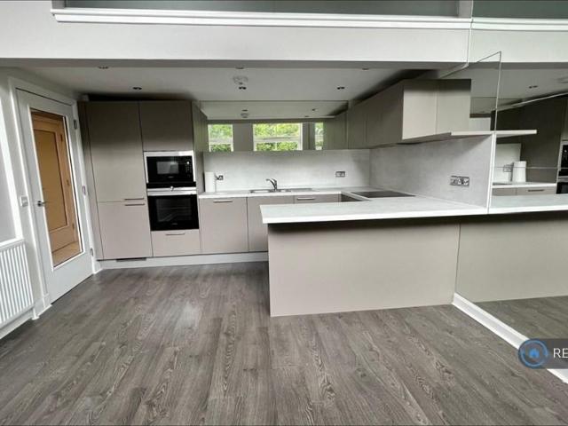 Broomhill Avenue, Glasgow, G11 2 bed flat to rent £1,690 pcm £390 pw