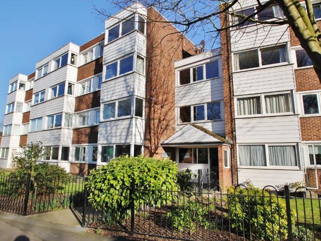 Broomhill Road, Woodford Green IG8, 2 bed flat to rent, £1,850 pcm | PrimeLocation