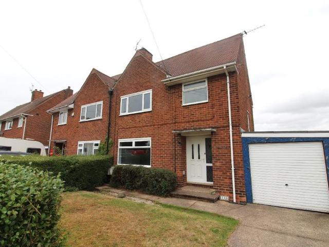 Broomhill Road, Hucknall, Nottingham 3 bed semi detached house to rent £995 pcm £230 pw