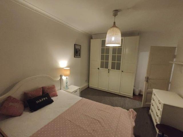 Broomwood Road, London SW11 1 bed in a house share to rent £1,065 pcm £246 pw