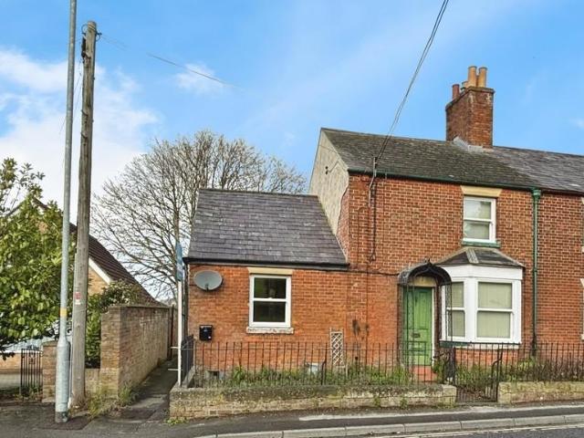 Bratton Road 1 bed end of terrace house to rent £795 pcm £183 pw