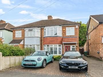 Braycourt Avenue, Walton On Thames, KT12 3 bed semi detached house to rent £3,150 pcm £727 pw