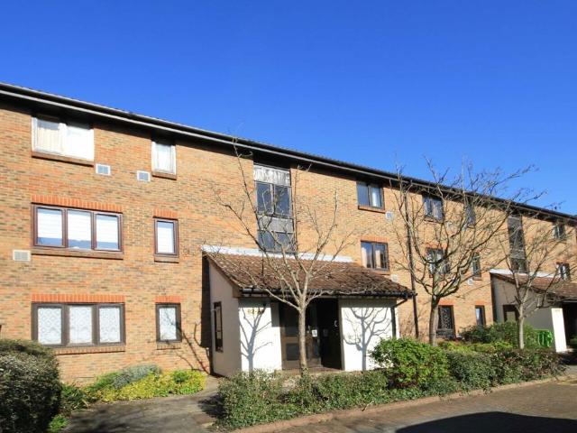 Braybourne Drive, Osterley TW7, 2 bed flat to rent, £1,650 pcm | PrimeLocation