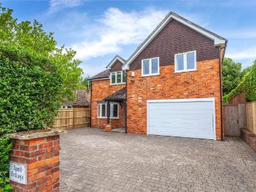 Braybrooke Road, Berkshire RG10 5 bed detached house to rent £3,750 pcm £865 pw