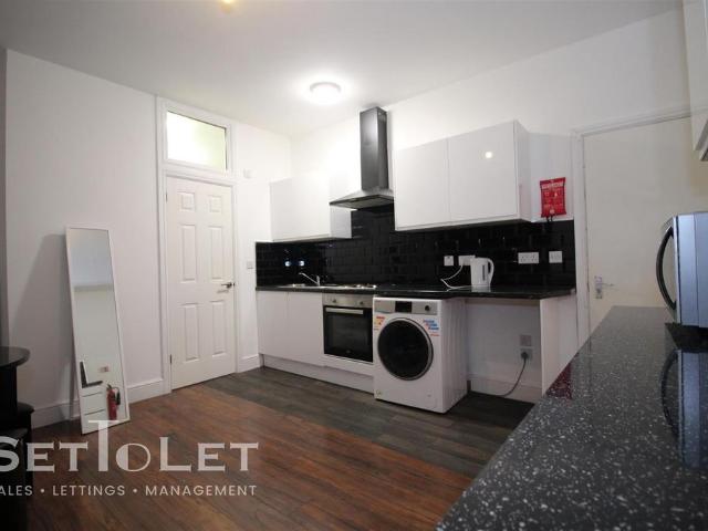 Brazil Street, Leicester 4 bed flat to rent £1,700 pcm £392 pw