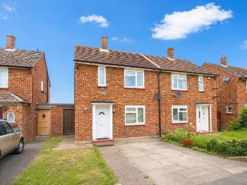 Brabazon Road, Heston TW5 2 bed semi detached house to rent £1,900 pcm £438 pw