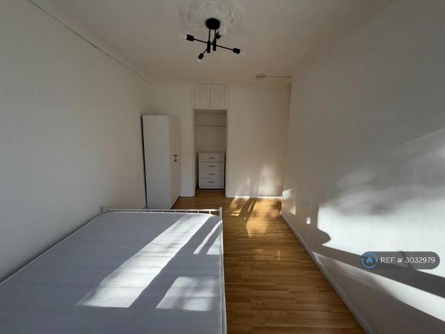Brabazon St, London, E14 1 bed in a house share to rent £750 pcm £173 pw